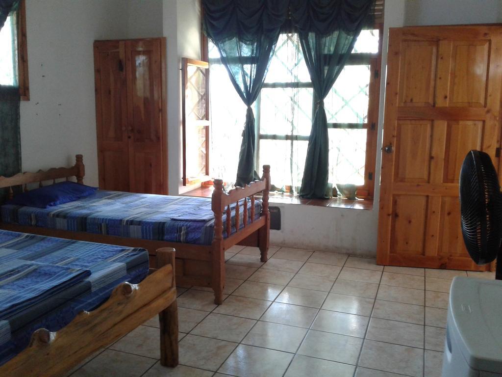 Villa Tortugas Monterrico Eksteriør billede